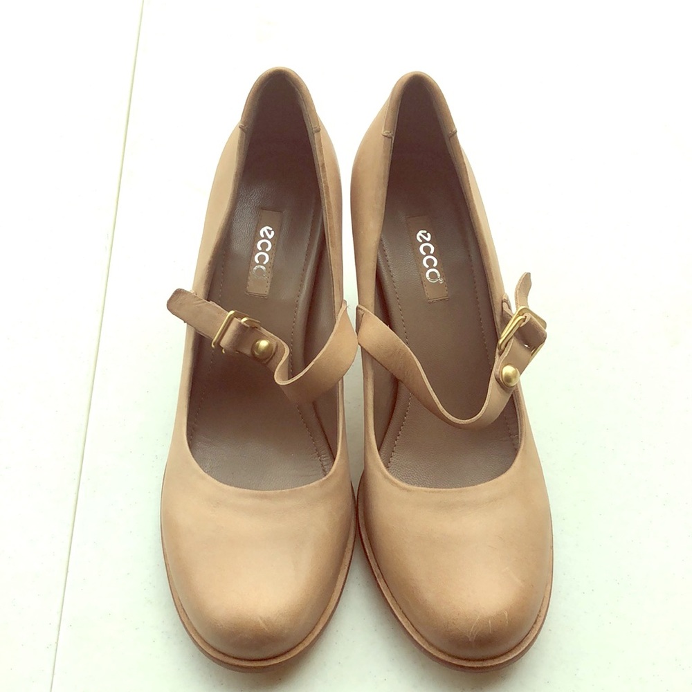 Tan Ecco shoe